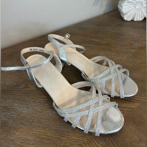 Benjamin Walk Amara Silver Strappy glitter kitten heels sandals size 8M